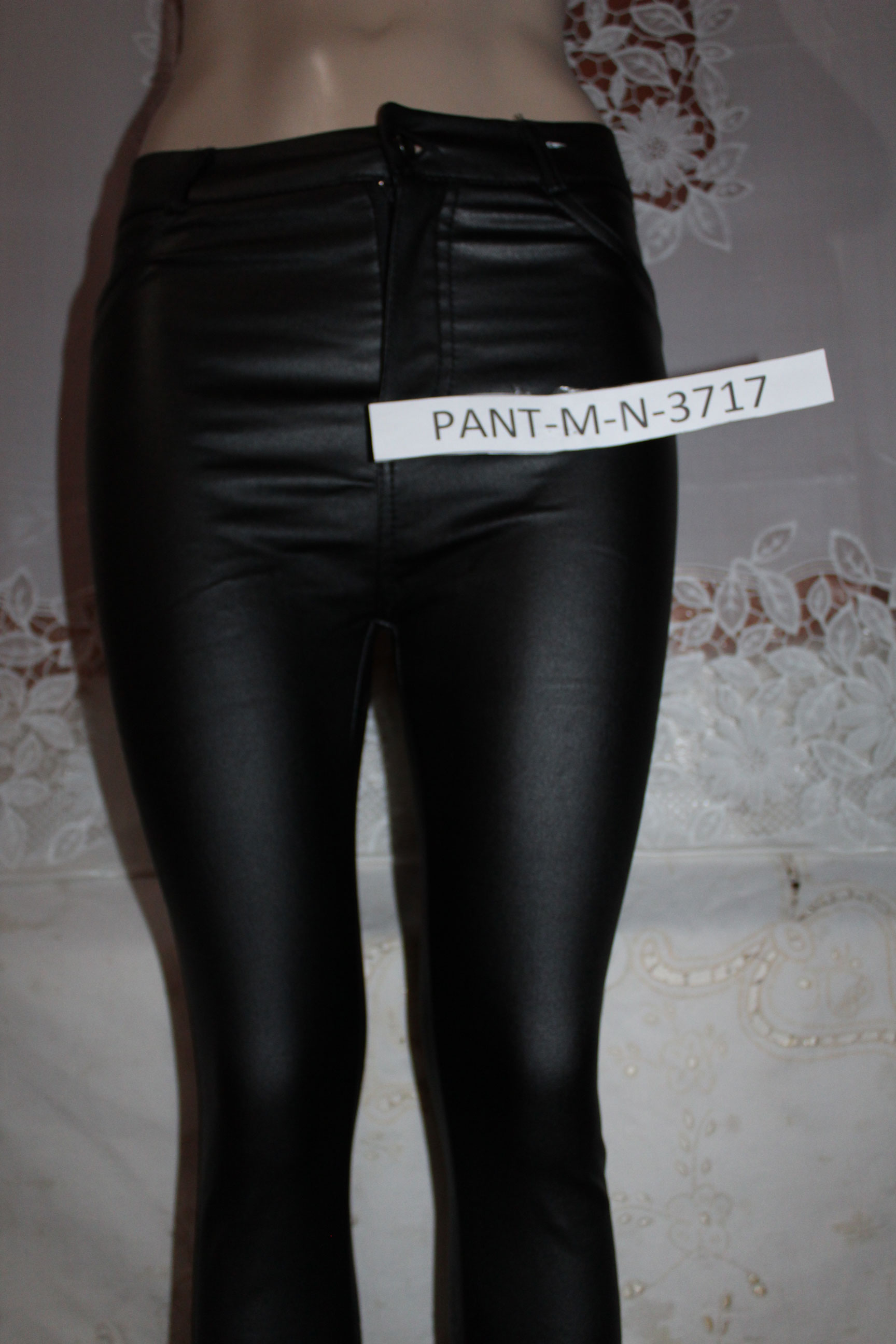 Pantalon con cierre online atras